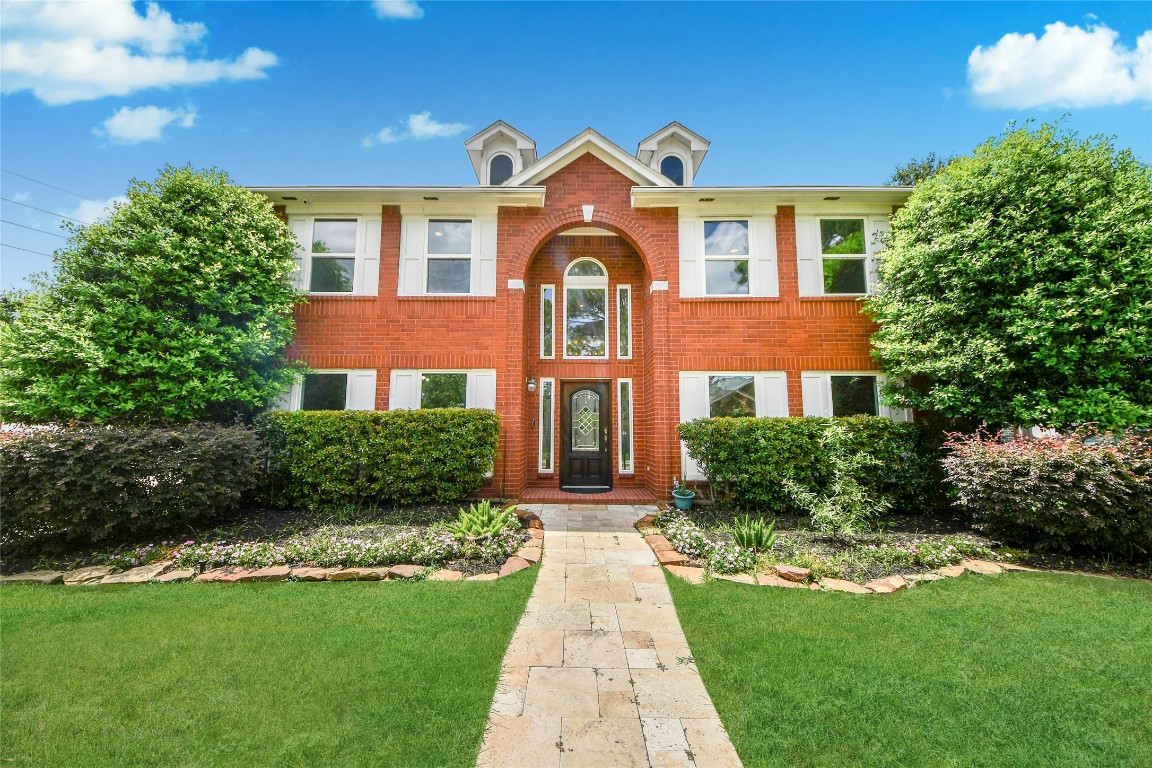 8510 Canyon Pine Drive Spring, TX 77379 - Photo 3 of 42 a front view of a house with garden