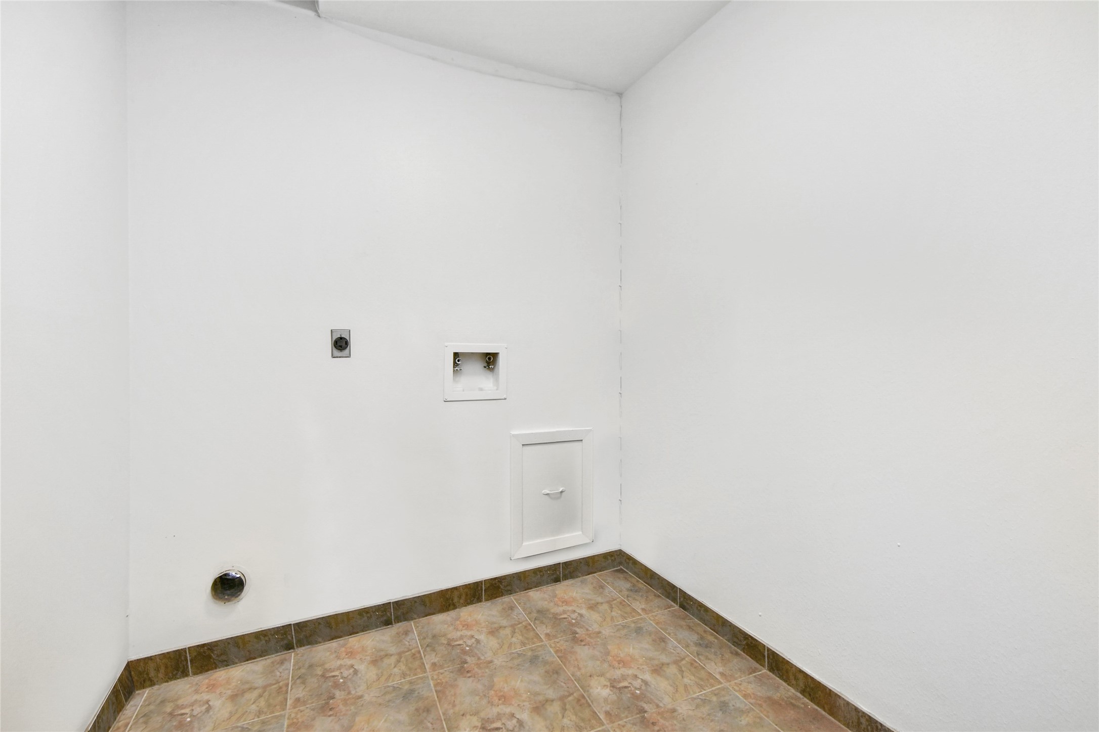 8510 Canyon Pine Drive Spring, TX 77379 - Photo 37 of 42 Laundry 1st floor