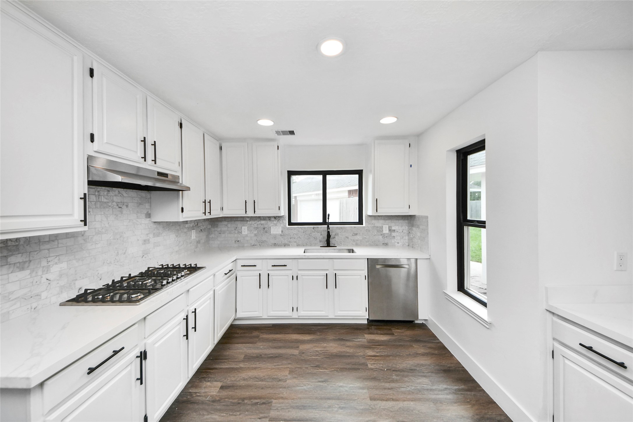 8510 Canyon Pine Drive Spring, TX 77379 - Photo 9 of 42 Kitchen