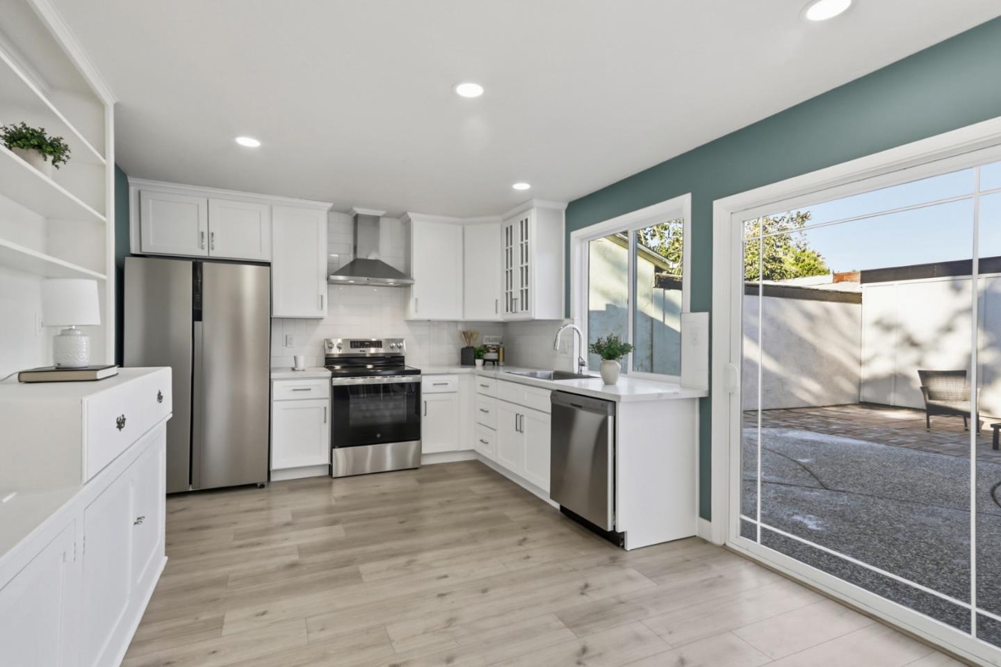 1189 Oakview Road San Jose, CA 95121 - Photo 11 of 32 Gallery Image 11