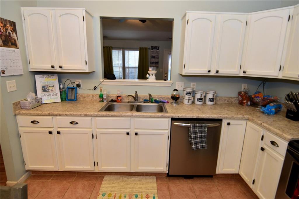 5864 Decatur Ridge Drive Indianapolis, IN 46221 - Photo 3 of 21