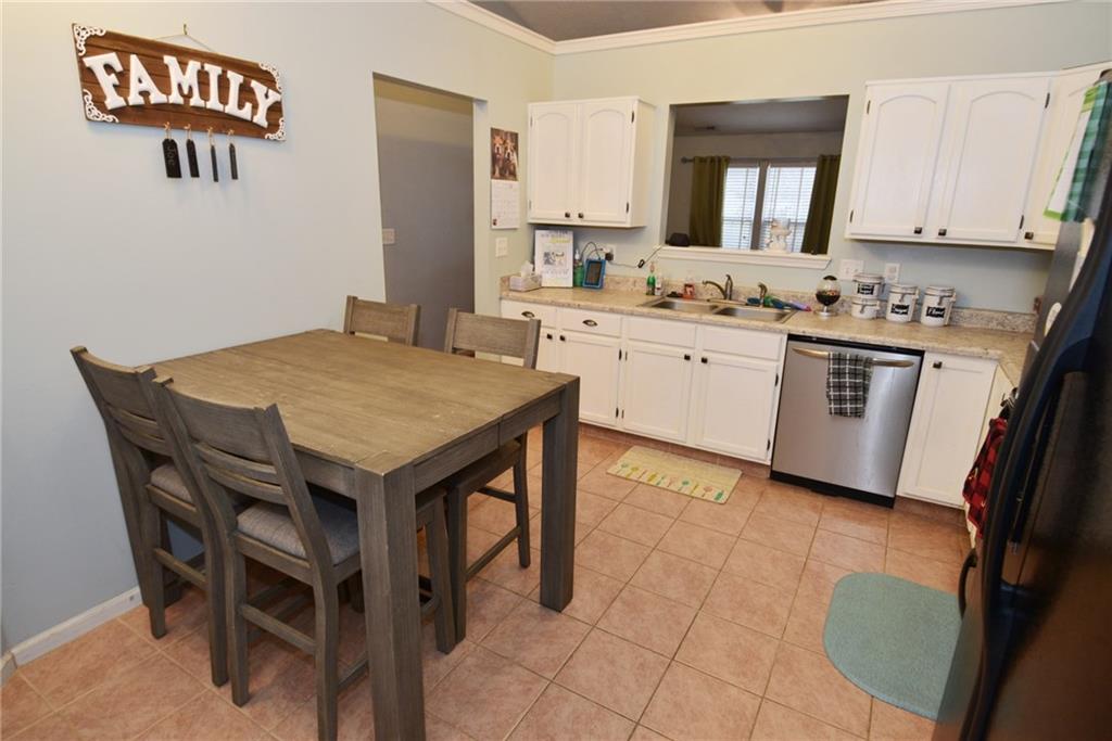 5864 Decatur Ridge Drive Indianapolis, IN 46221 - Photo 4 of 21