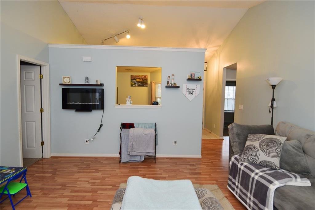 5864 Decatur Ridge Drive Indianapolis, IN 46221 - Photo 9 of 21