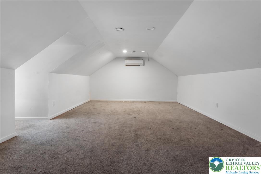 104 South Chestnut Street Bath, PA 18014 - Photo 24 of 33