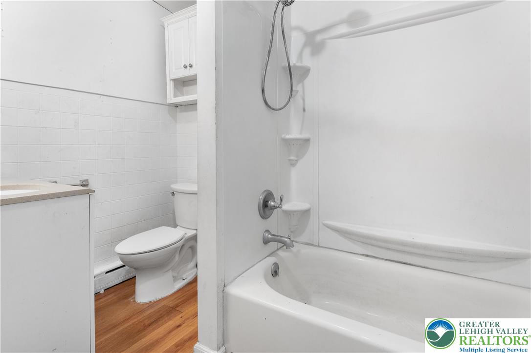 104 South Chestnut Street Bath, PA 18014 - Photo 26 of 33