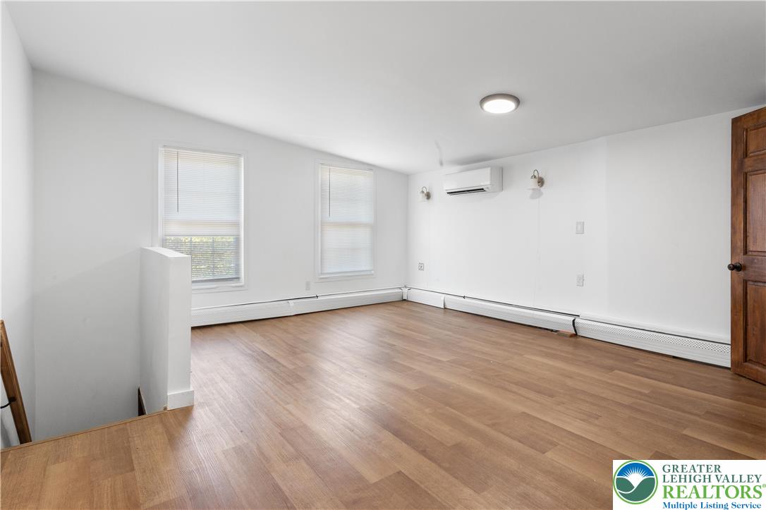 104 South Chestnut Street Bath, PA 18014 - Photo 28 of 33