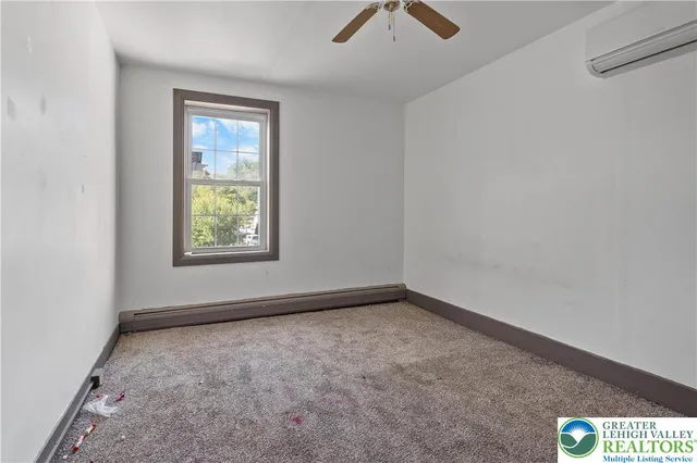 $289,900 | 104 South Chestnut Street, Bath, PA 18014