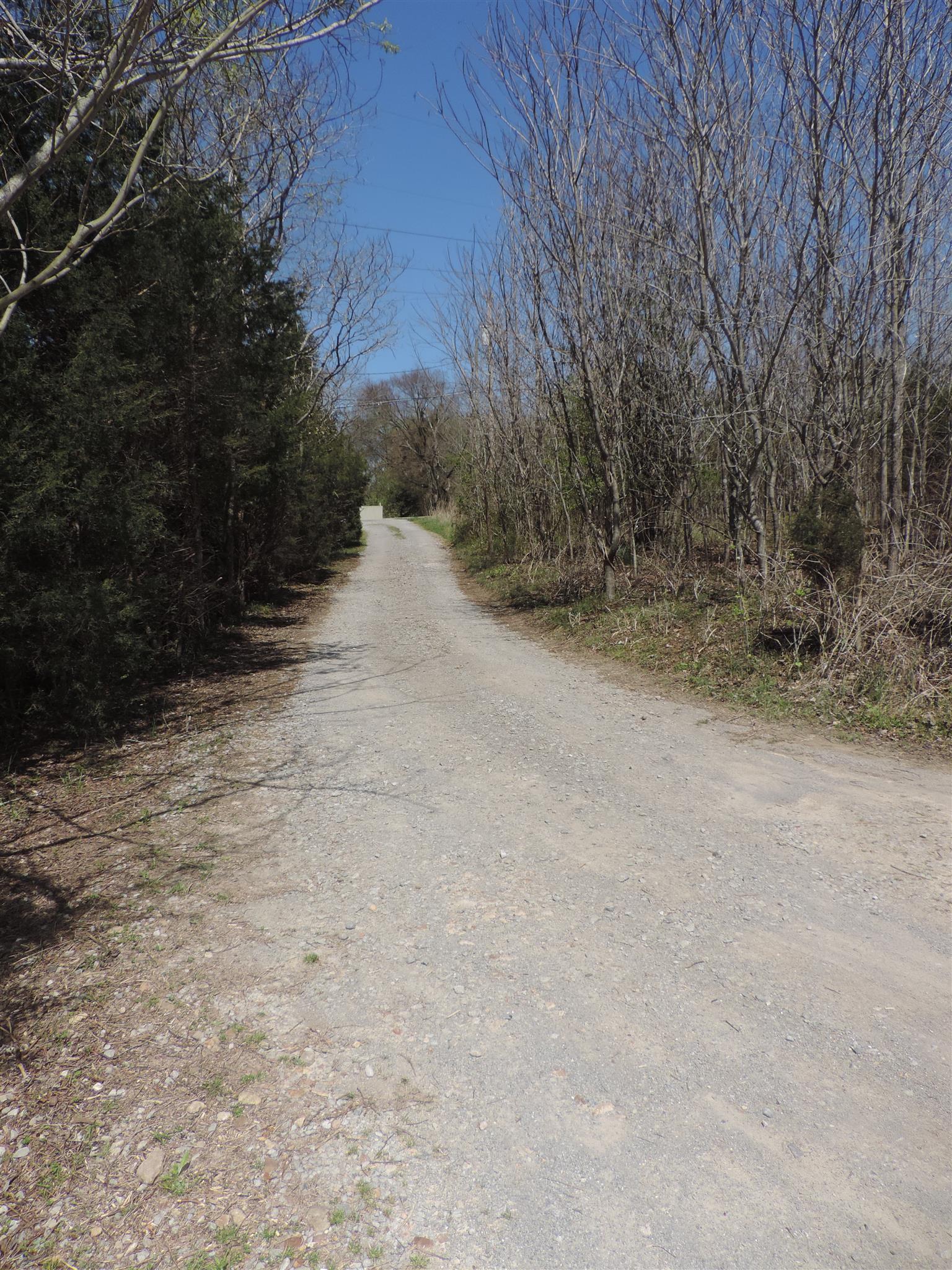240 Belmont Road Clarksville, TN 37040 - Photo 18 of 18 Driveway to house