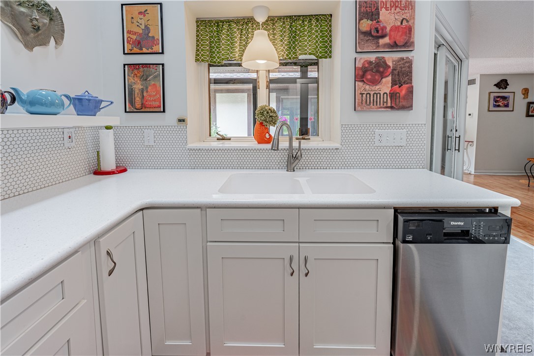 12 Gothic Lane Lockport, NY 14094 - Photo 18 of 43 Kitchen