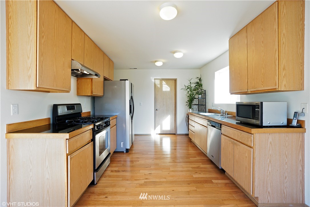 16945 Southeast 183rd Place Renton, WA 98058 - Photo 9 of 23 Gallery Image 9