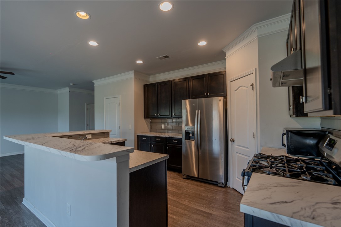102 Talisker Way Greenville, SC 29607 - Photo 8 of 18 This modern kitchen features a spacious breakfast bar, stainless steel appliances, and ample cabinet space.