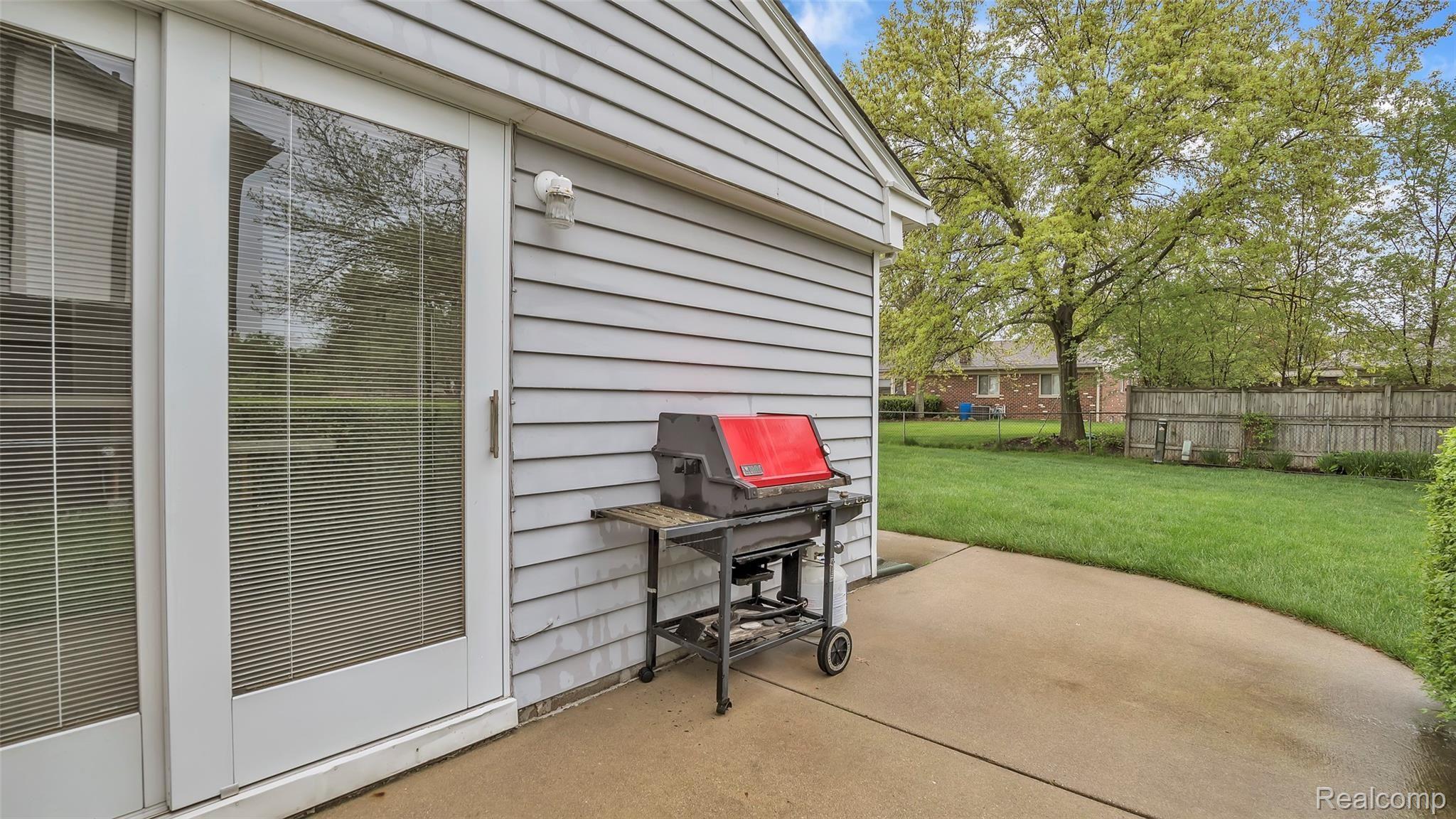 22728 Meadowbrook Road Novi, MI 48375 - Photo 28 of 34 22728-Meadowbrook-Rd-Novi-MI-48375-windowstill-29.jpg