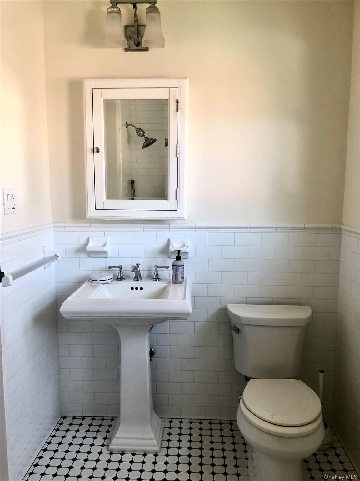 23 West Walnut Street, Unit UPPR Long Beach, NY 11561 - Photo 18 of 34