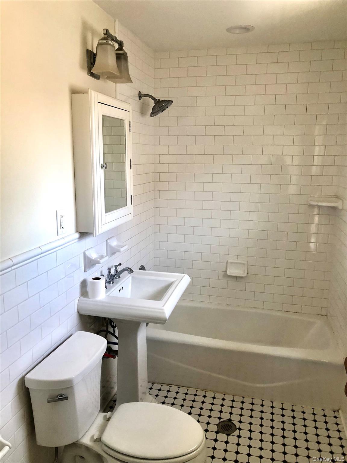 23 West Walnut Street, Unit UPPR Long Beach, NY 11561 - Photo 21 of 34