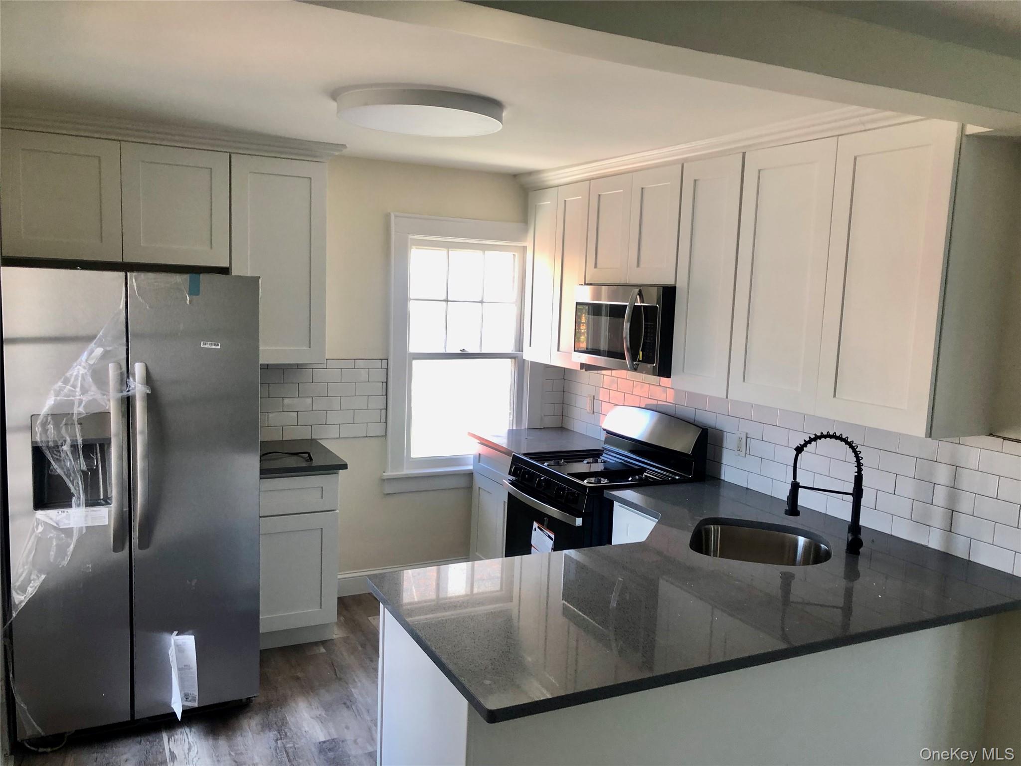 23 West Walnut Street, Unit UPPR Long Beach, NY 11561 - Photo 9 of 34