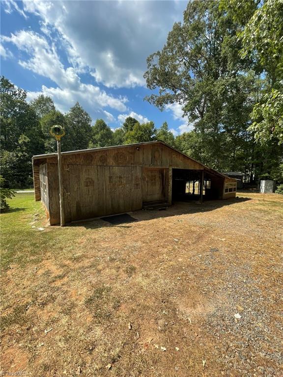 1041 Brooks Road Reidsville, NC 27320 - Photo 31 of 46 Gallery Image 31