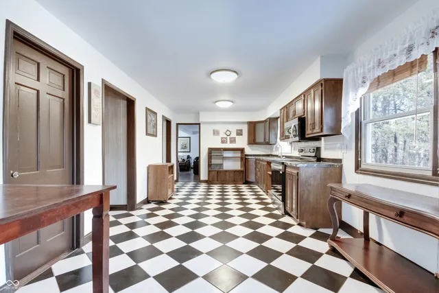 $525,000 | 8 Mill Springs, Coatesville, IN 46121