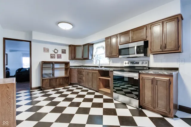 $525,000 | 8 Mill Springs, Coatesville, IN 46121