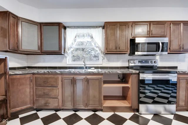 $525,000 | 8 Mill Springs, Coatesville, IN 46121