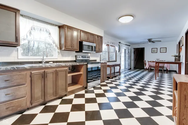 $525,000 | 8 Mill Springs, Coatesville, IN 46121