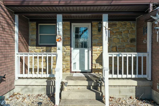 $525,000 | 8 Mill Springs, Coatesville, IN 46121