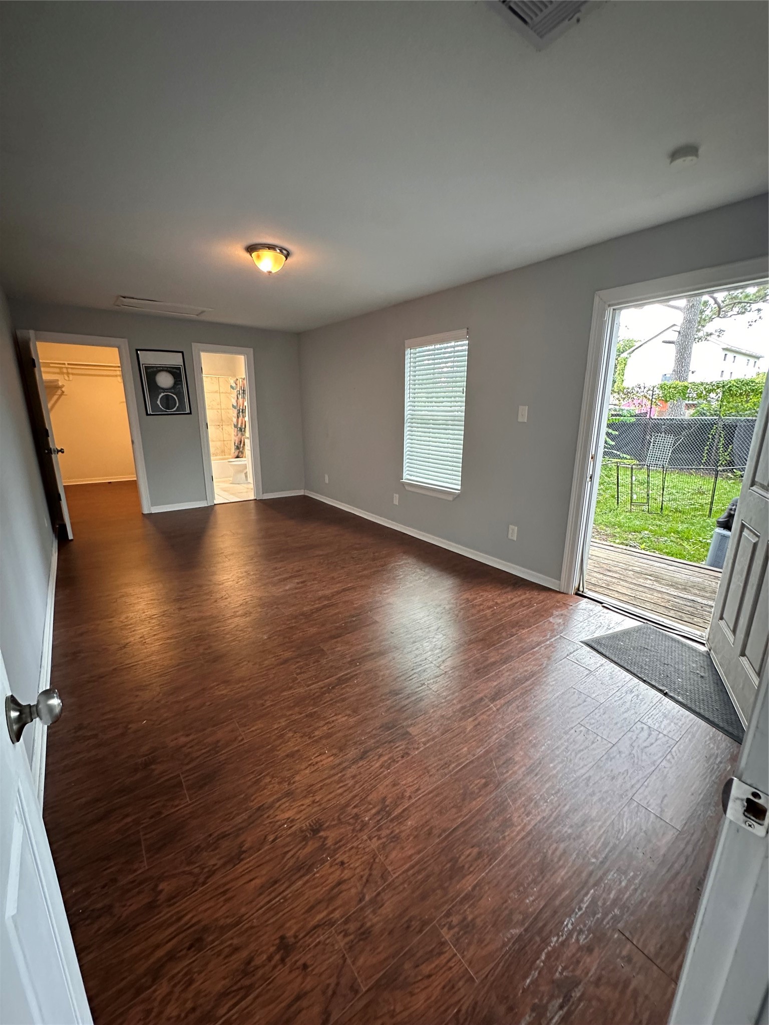 4802 Eppes Street Houston, TX 77021 - Photo 14 of 34 an empty room with wooden floor and windows