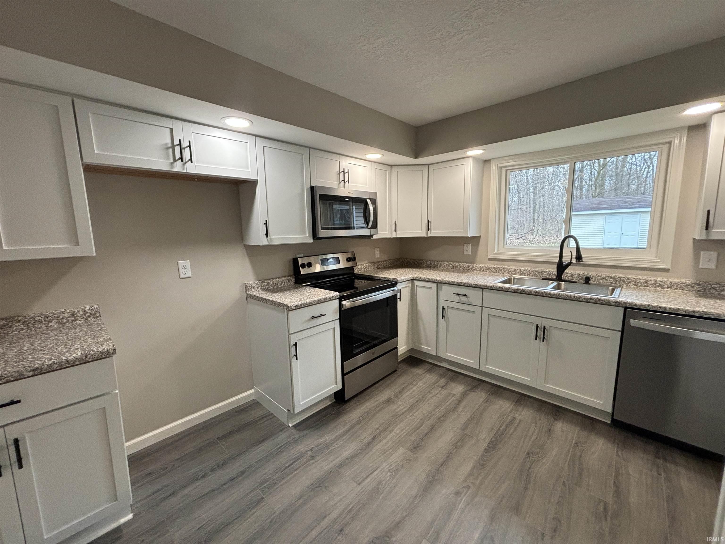 7015 Thompson Road Hoagland, IN 46745 - Photo 5 of 19