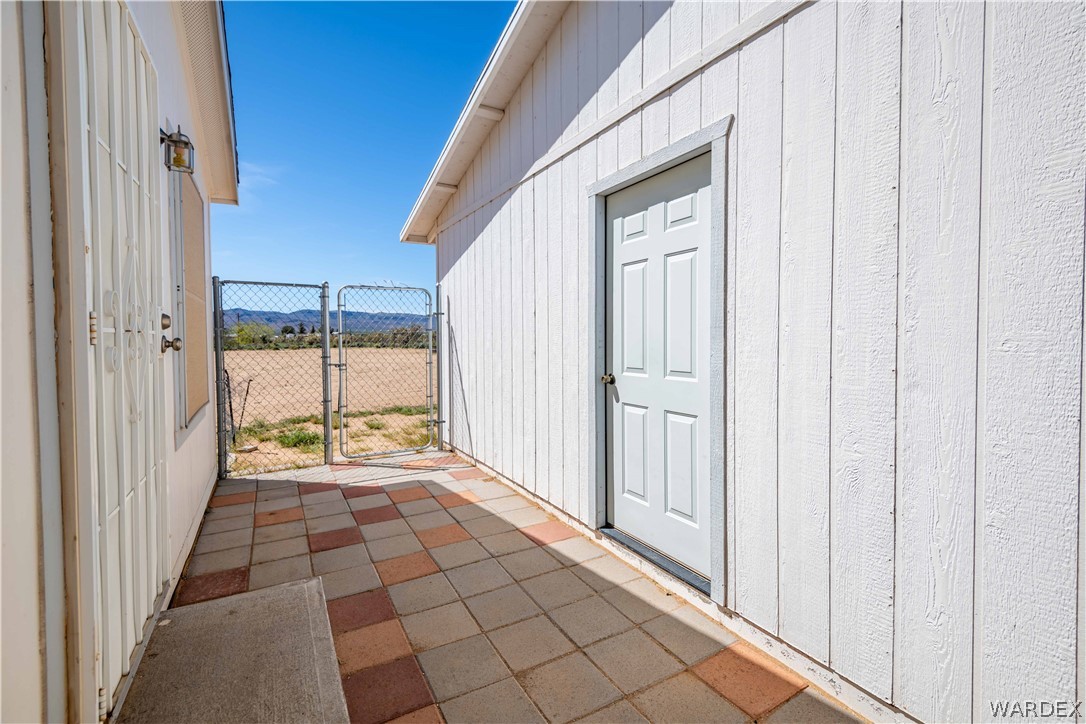4229 Cove Road Golden Valley, AZ 86413 - Photo 28 of 36 a view of an entryway