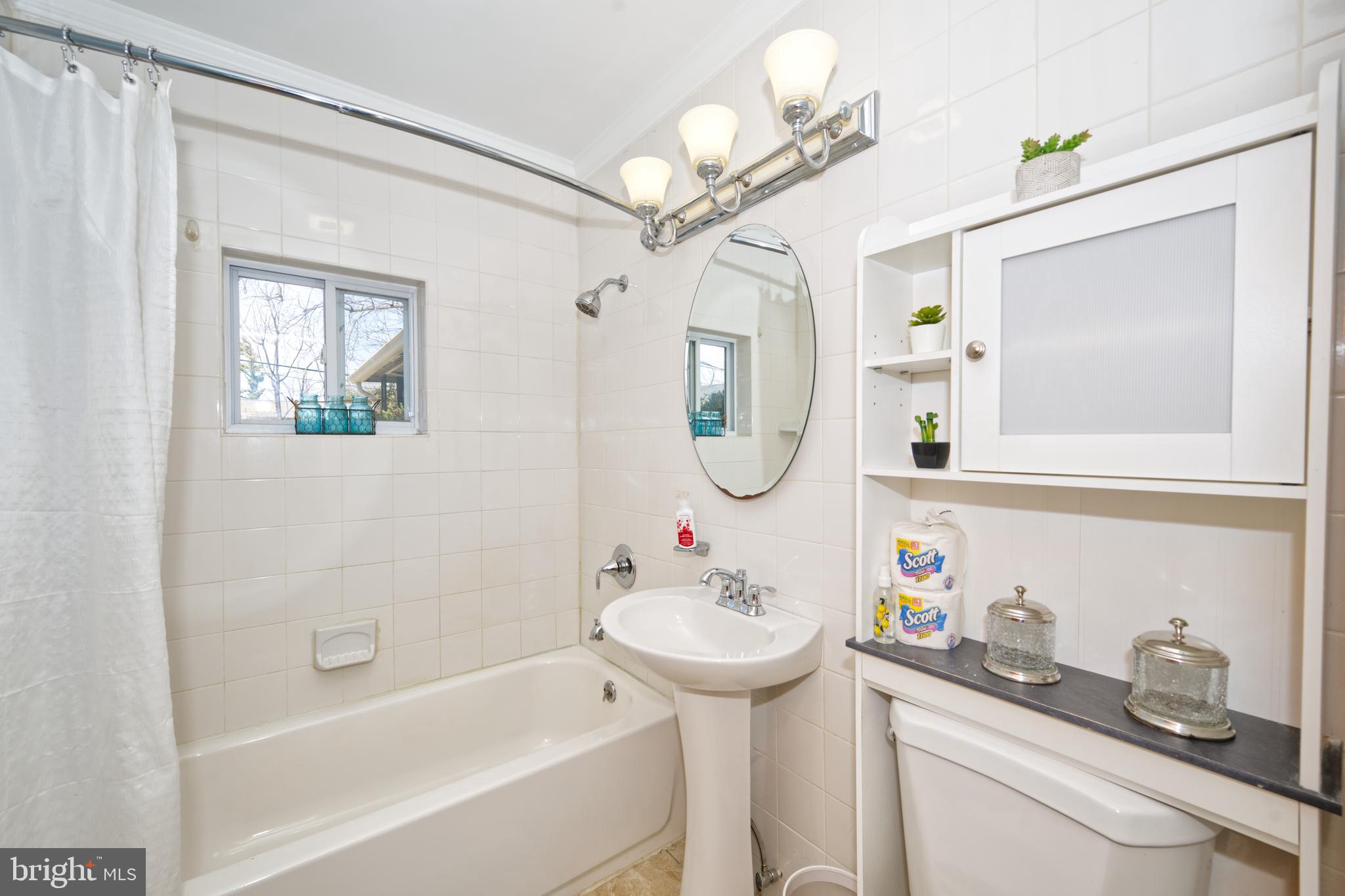 89 Cooper Road Dover, DE 19901 - Photo 27 of 32 a bathroom with a sink a tub and a mirror