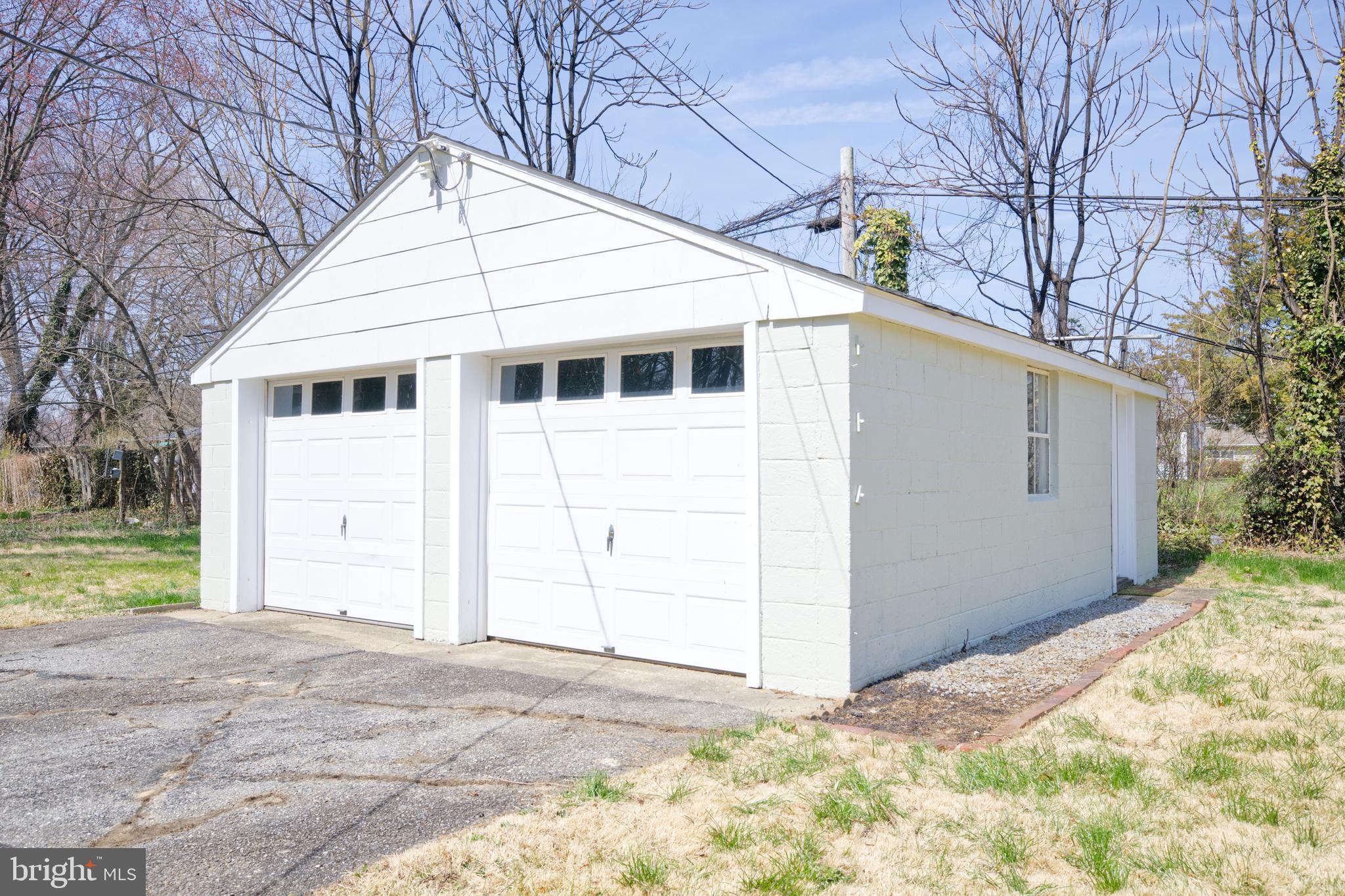 89 Cooper Road Dover, DE 19901 - Photo 9 of 32 a view of a white house with a yard covered with snow in front of it