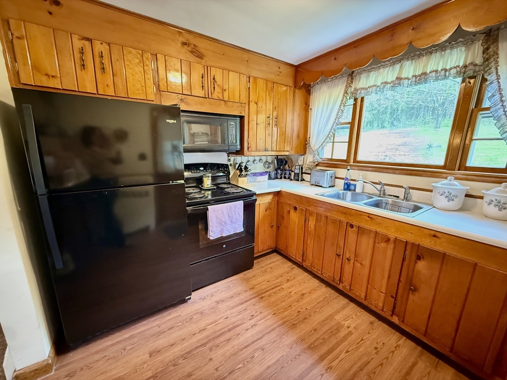 81 Clinton Road Sterling, MA 01564 - Photo 6 of 17
