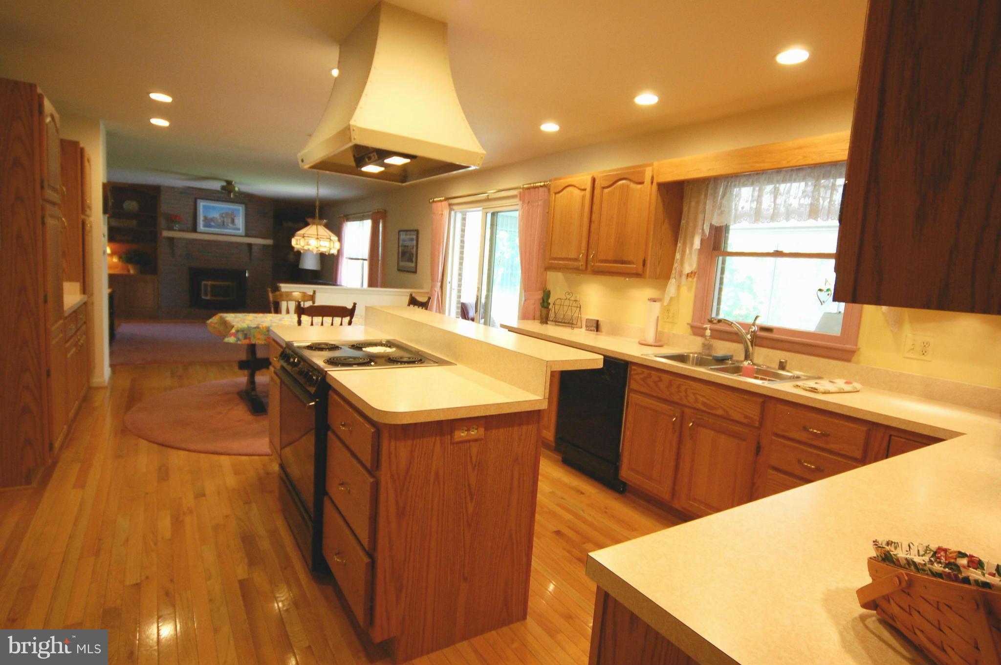 7841 Devilbiss Bridge Road Frederick, MD 21701 - Photo 4 of 21 Kitchen