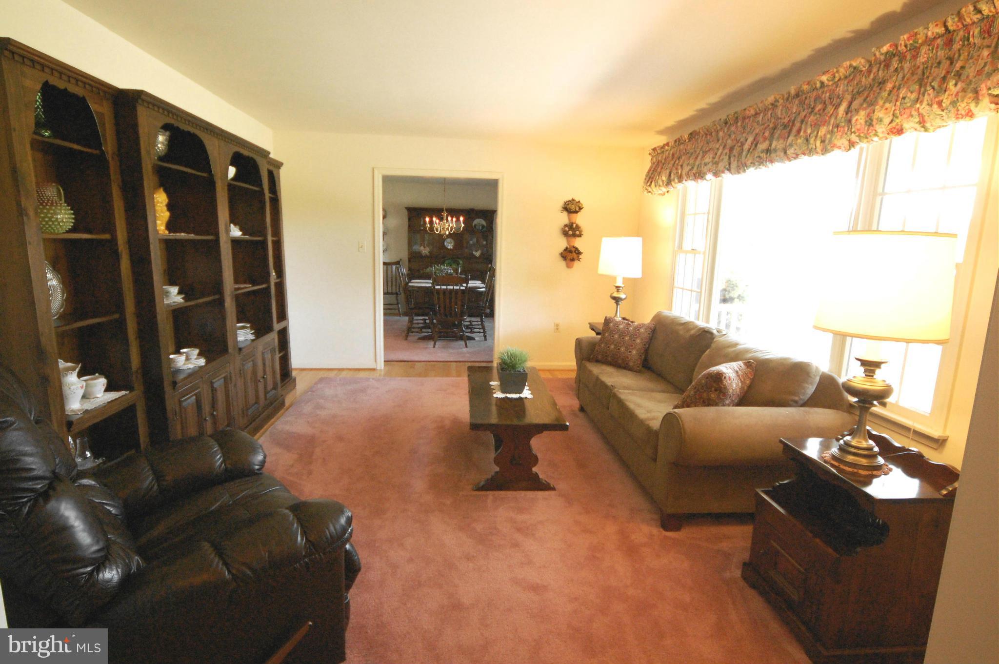 7841 Devilbiss Bridge Road Frederick, MD 21701 - Photo 6 of 21 Living Room