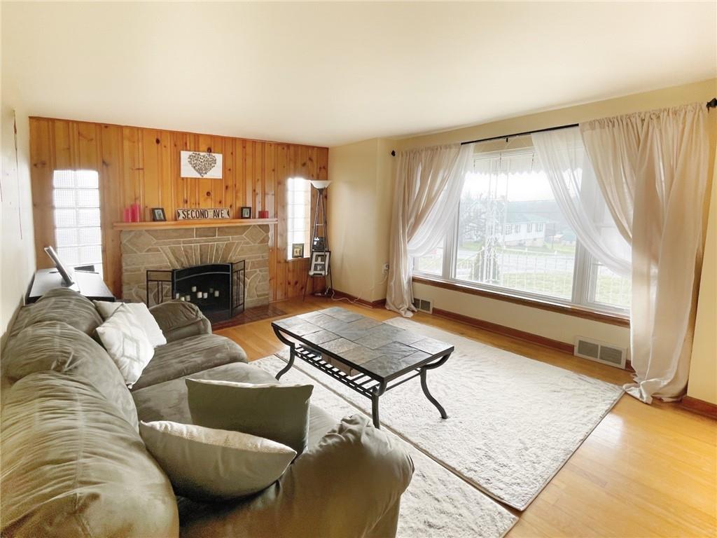 2909 Conway Wallrose Road Baden, PA 15005 - Photo 2 of 15