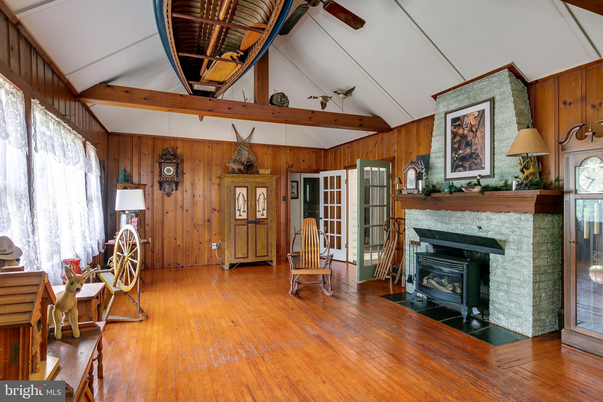 314 McKendimen Road Medford, NJ 08055 - Photo 4 of 30 Living room w/beams,vaulted ceiling, gas fireplace