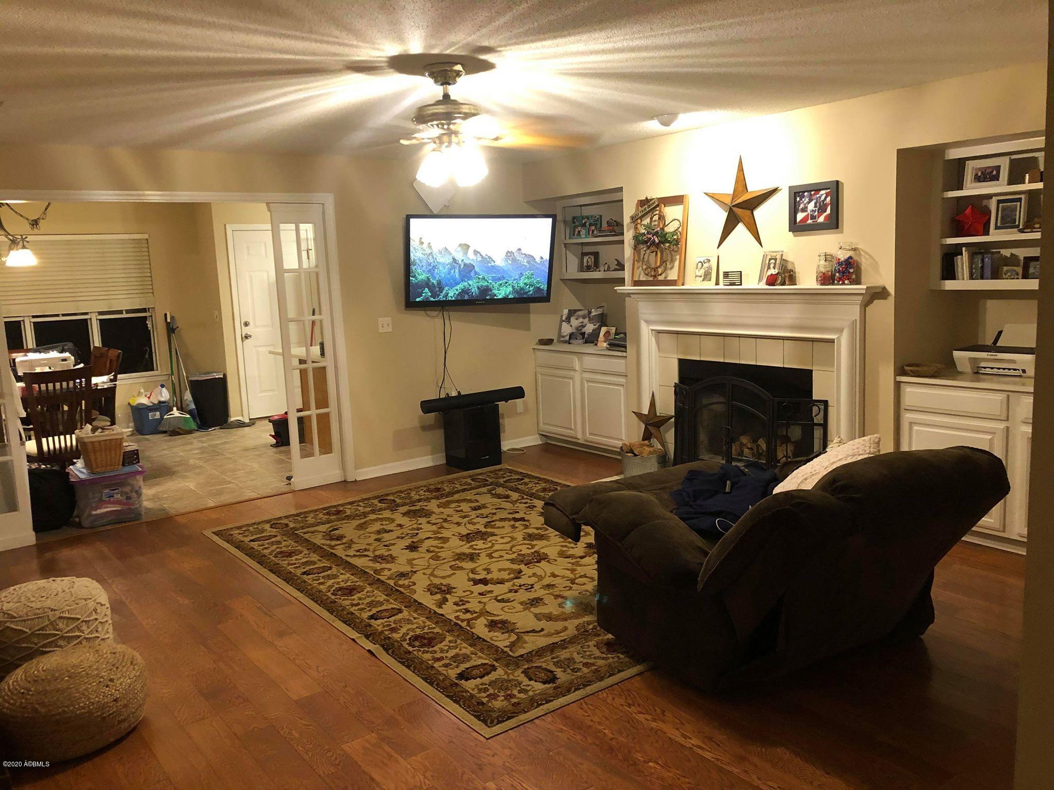 1023 Pine Martin Road Beaufort, SC 29902 - Photo 4 of 11 living room