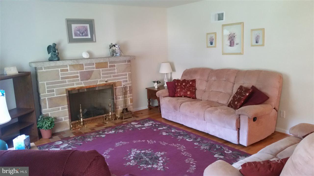 321 Peyton Road York, PA 17403 - Photo 3 of 30 Gallery Image 3