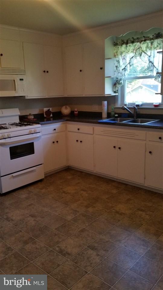321 Peyton Road York, PA 17403 - Photo 8 of 30 Gallery Image 8
