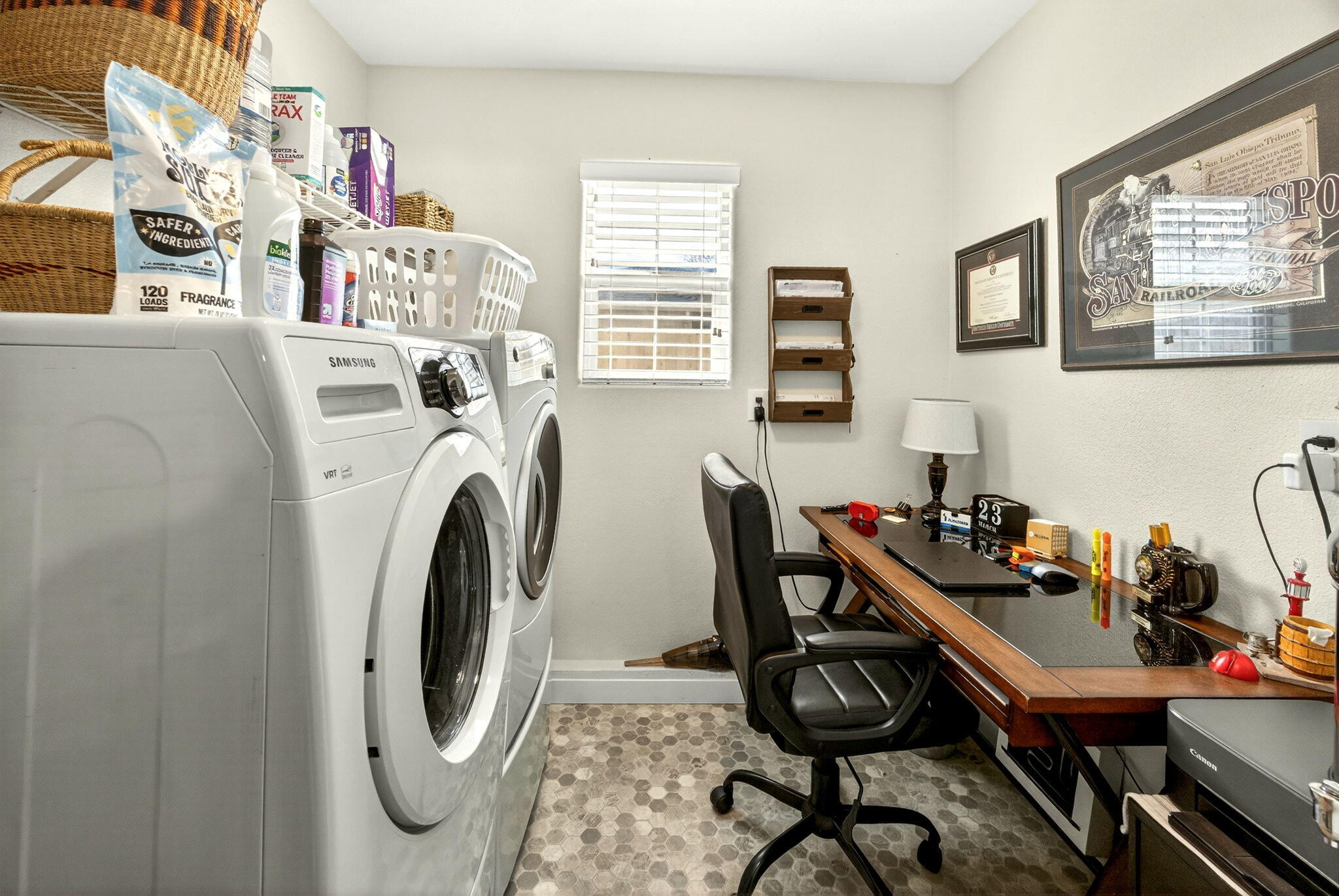 934 Pittview Avenue Central Point, OR 97502 - Photo 27 of 32 This is a finished laundry room and office as part of the oversized garage