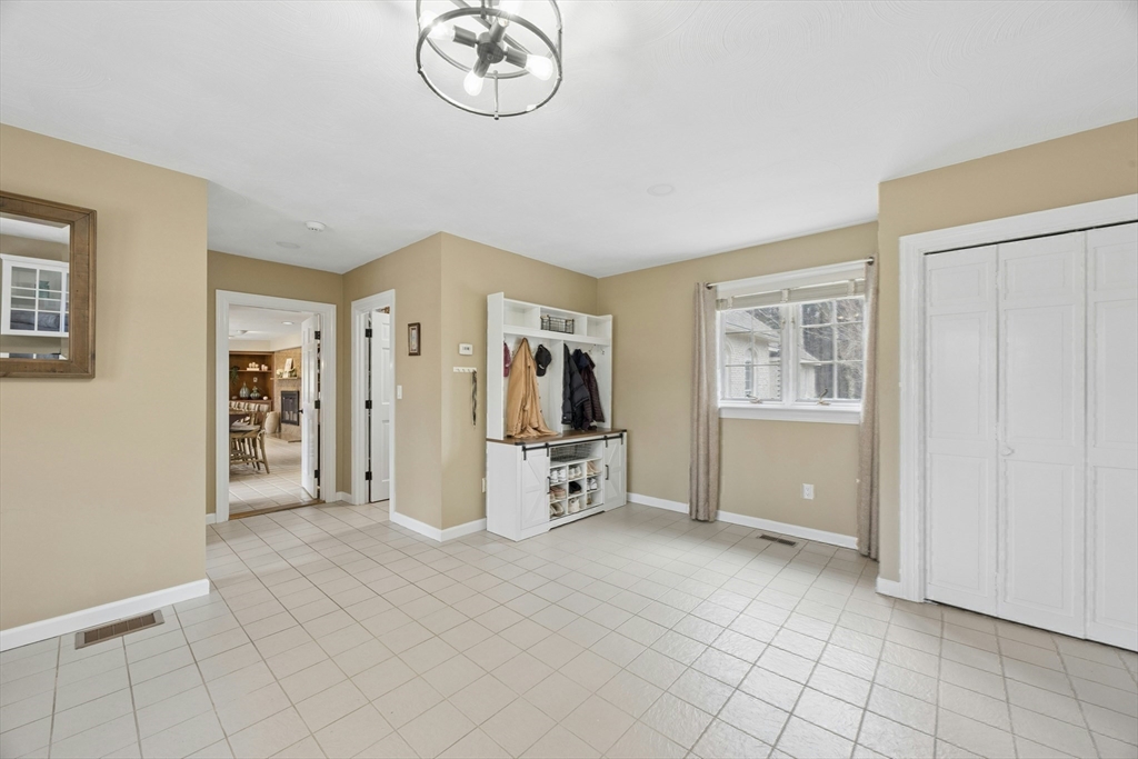 10 Cemetery Street Mendon, MA 01756 - Photo 19 of 37