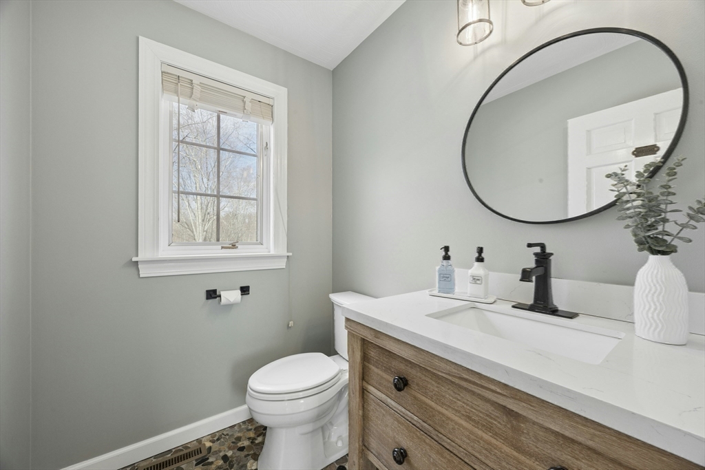 10 Cemetery Street Mendon, MA 01756 - Photo 20 of 37