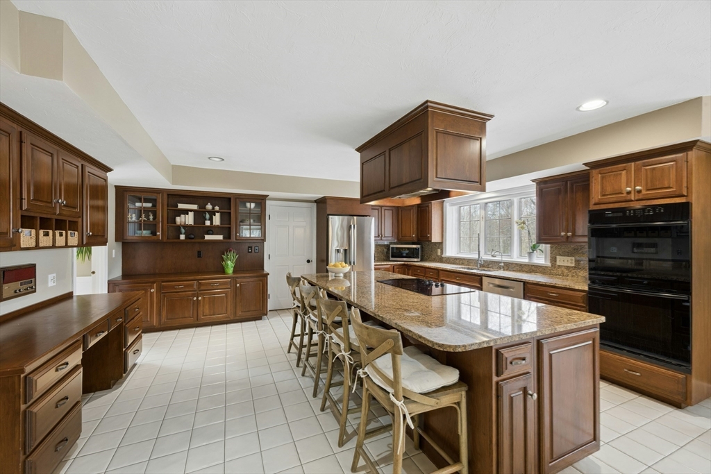 10 Cemetery Street Mendon, MA 01756 - Photo 4 of 37