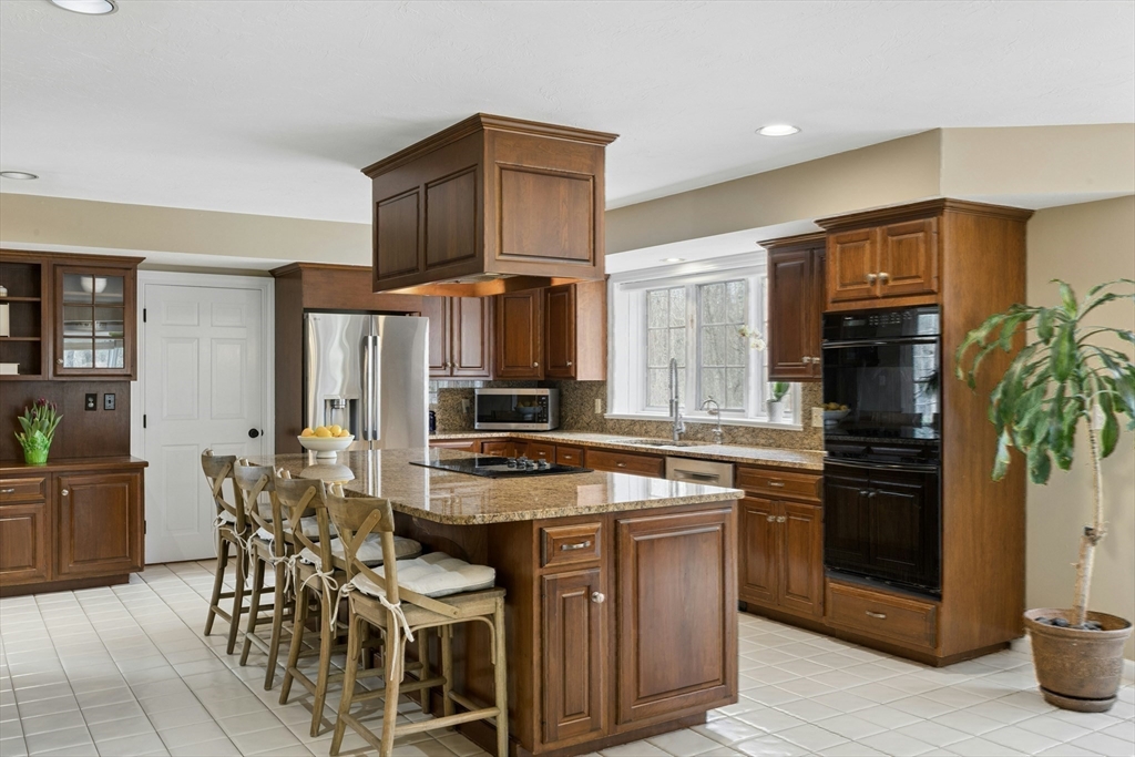 10 Cemetery Street Mendon, MA 01756 - Photo 5 of 37