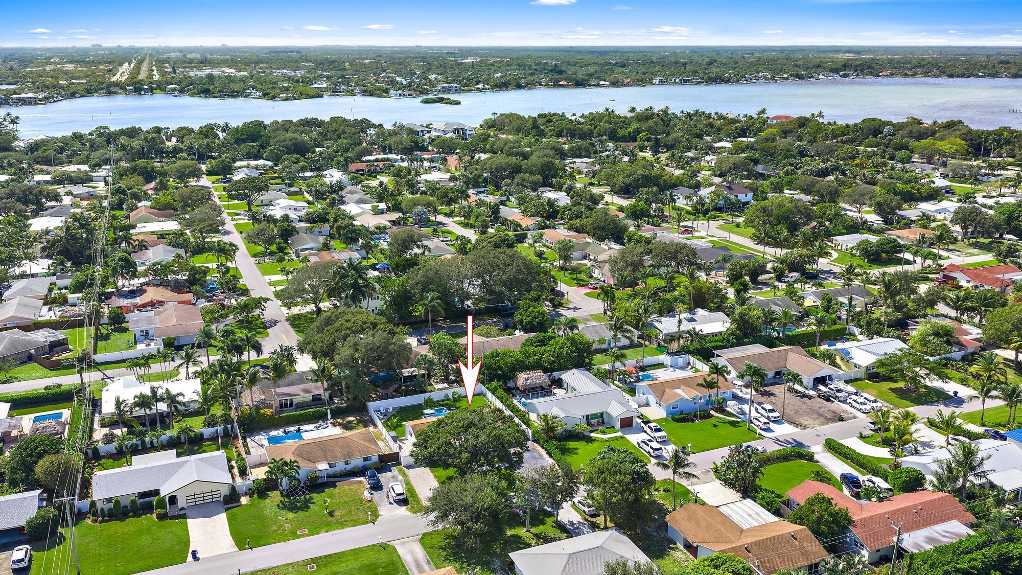 8 Windsor Road West Jupiter, FL 33469 - Photo 28 of 32 a view of a city