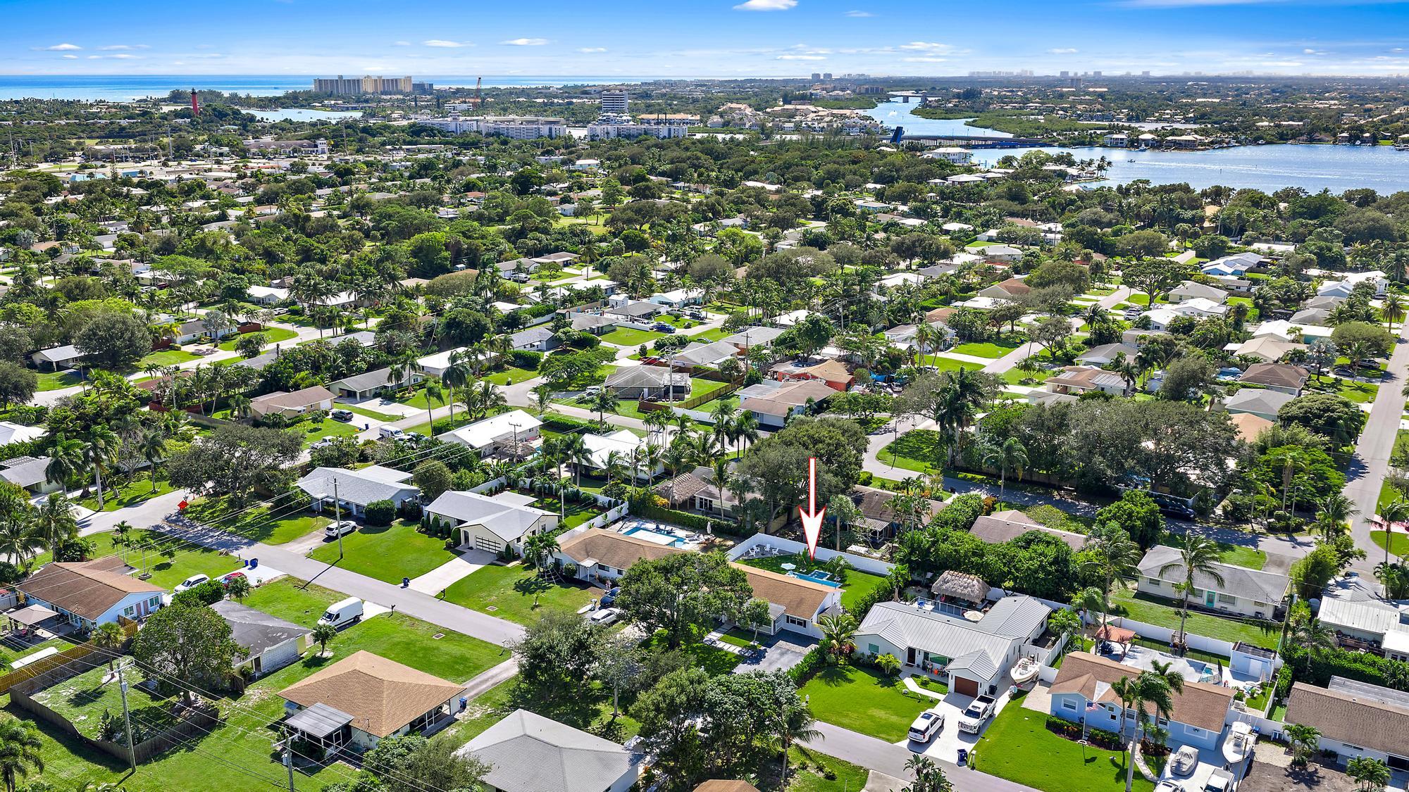 8 Windsor Road West Jupiter, FL 33469 - Photo 29 of 32 an aerial view of multiple house