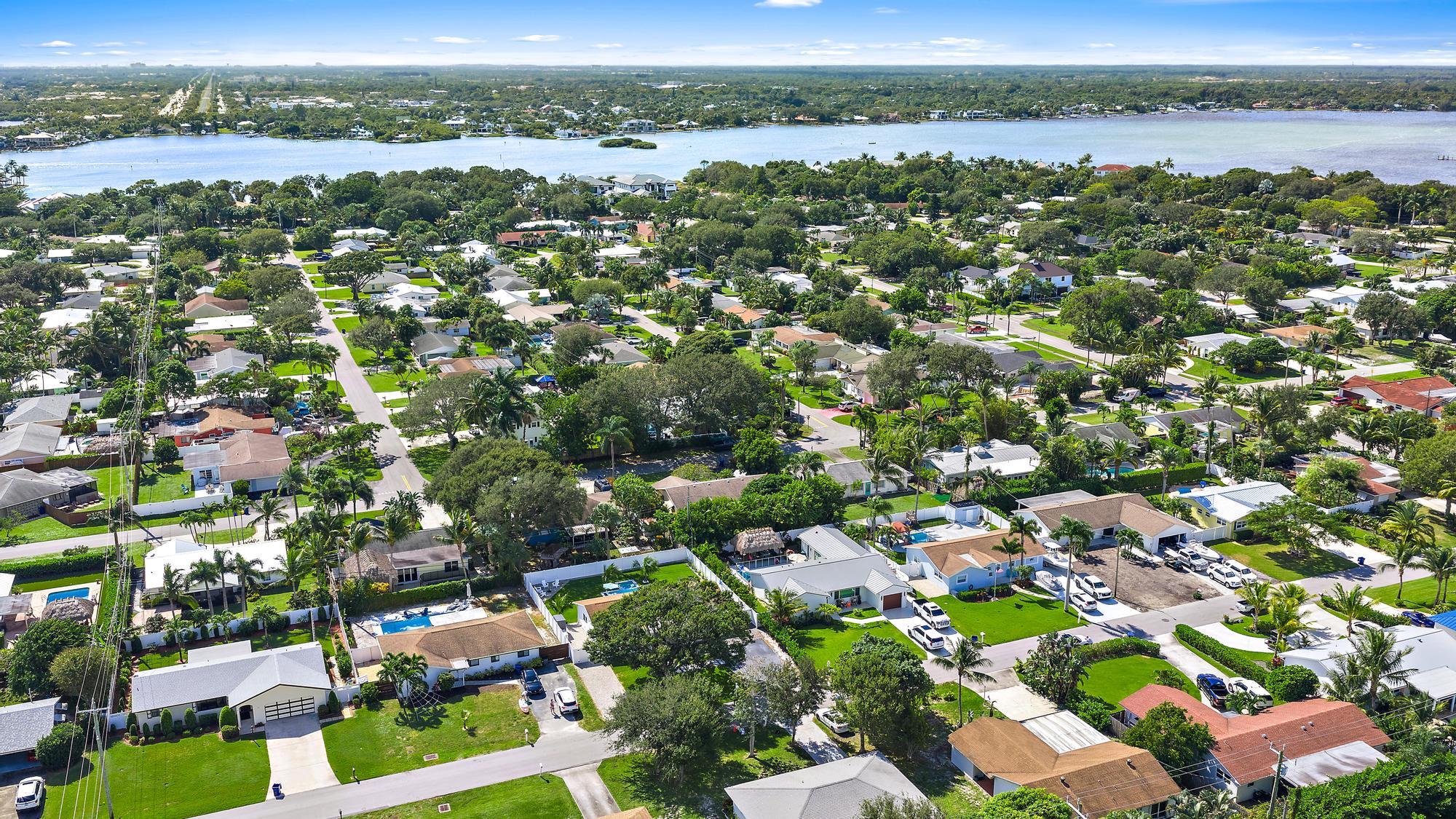 8 Windsor Road West Jupiter, FL 33469 - Photo 30 of 32 a view of a city