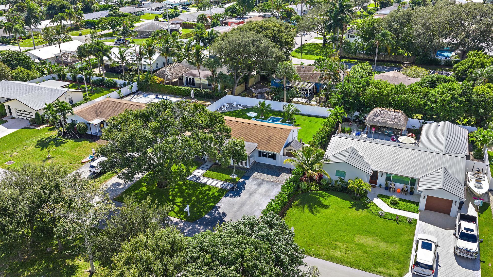 8 Windsor Road West Jupiter, FL 33469 - Photo 32 of 32 an aerial view of multiple houses with yard