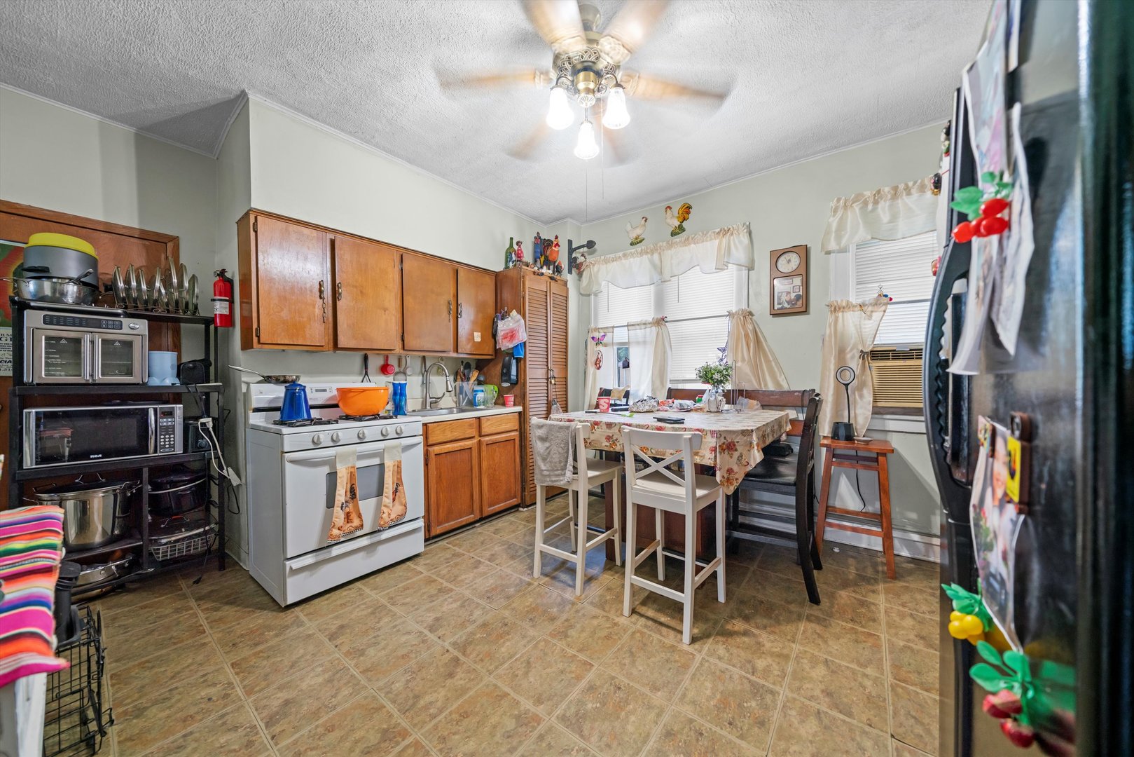 6058 South Massasoit Avenue Chicago, IL 60638 - Photo 33 of 45 a view of kitchen with furniture and refrigerator