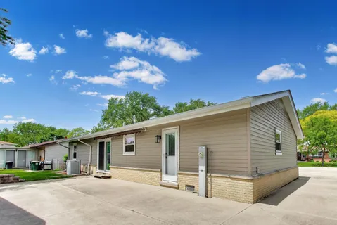 $389,900 | 241 Brookhaven Drive, Elk Grove Village, IL 60007