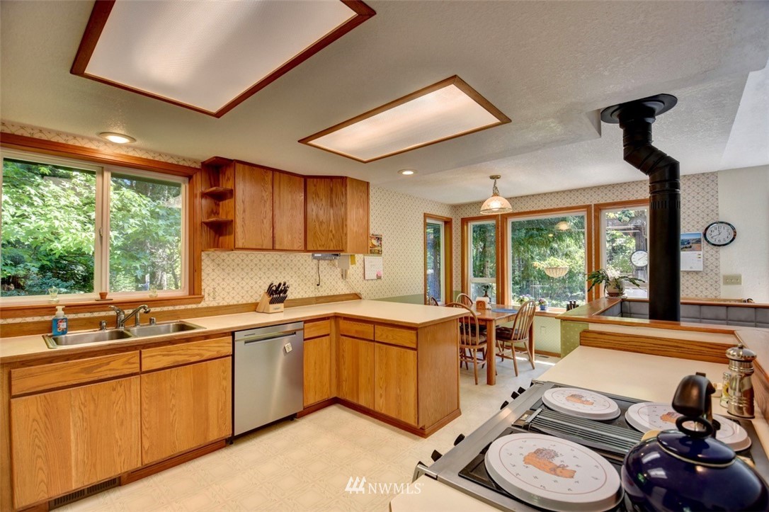 4726 Shellridge Road Northwest Olympia, WA 98502 - Photo 8 of 30 Gallery Image 8